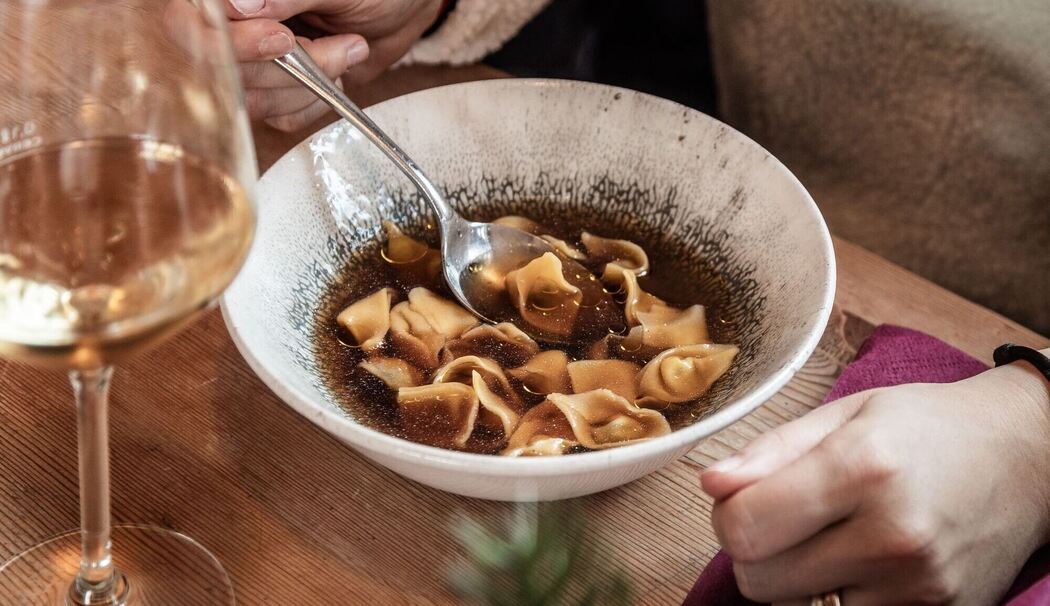Speck-Zwiebel-Brühe zu Tortellini von Simone Cantafio