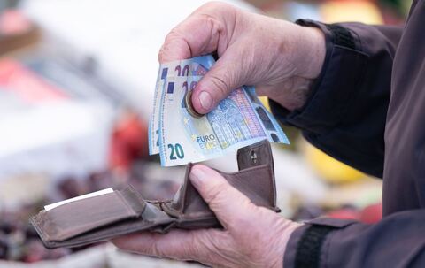 Die Löhne steigen: Beschäftigte haben mehr Geld zum Ausgeben