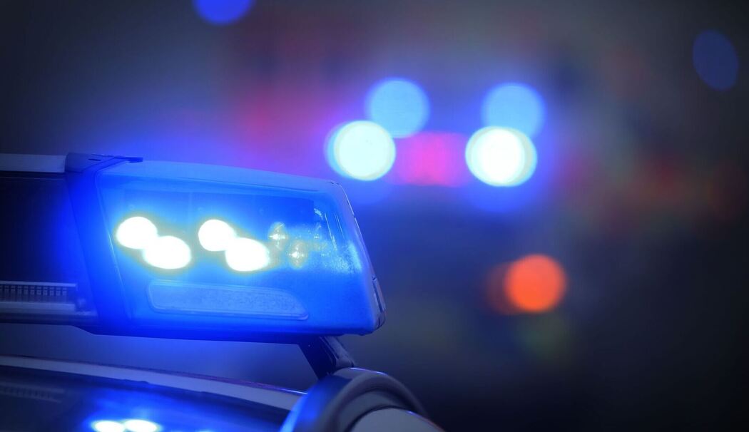 Polizeiauto mit Blaulicht - Symbolbild Polizeiauto mit Blaulicht - Symbolbild