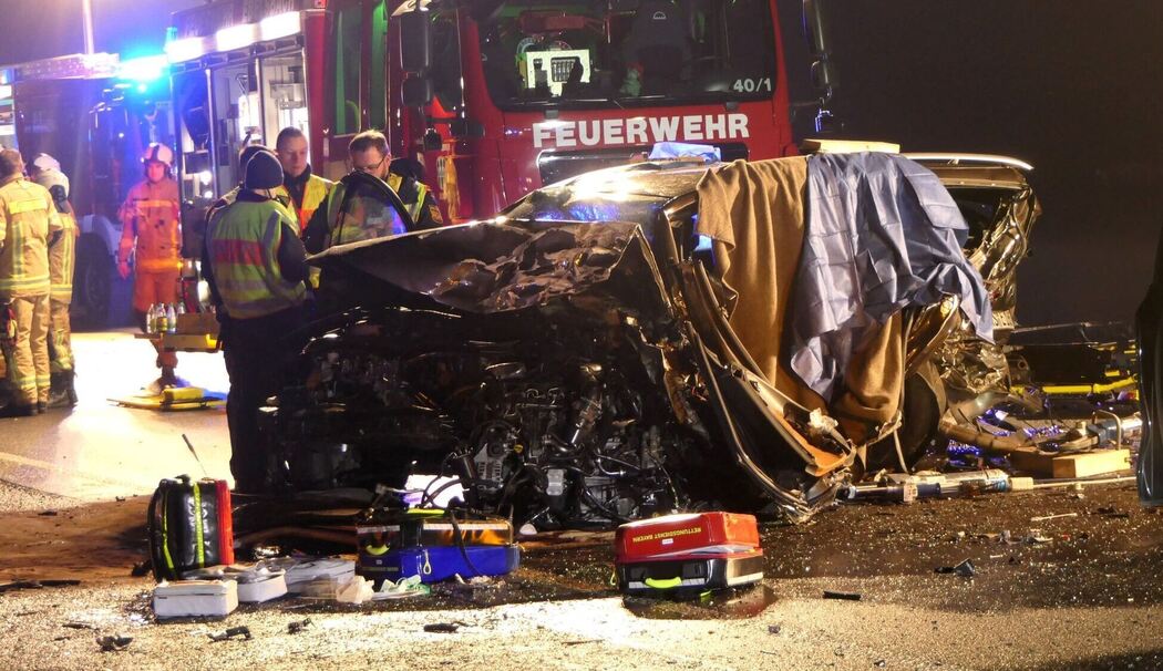 Ein Toter und zwei Schwerverletzte bei Unfall