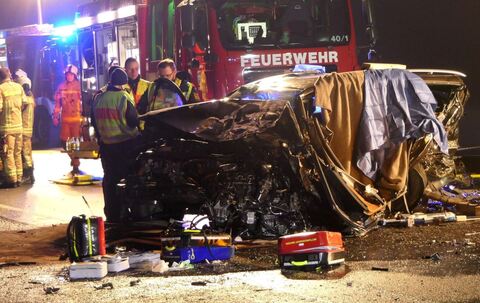 Ein Toter und zwei Schwerverletzte bei Unfall