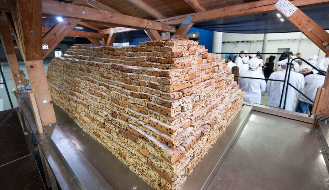 Dresdner Bäcker arbeiten an Riesenstollen für das Stollenfest