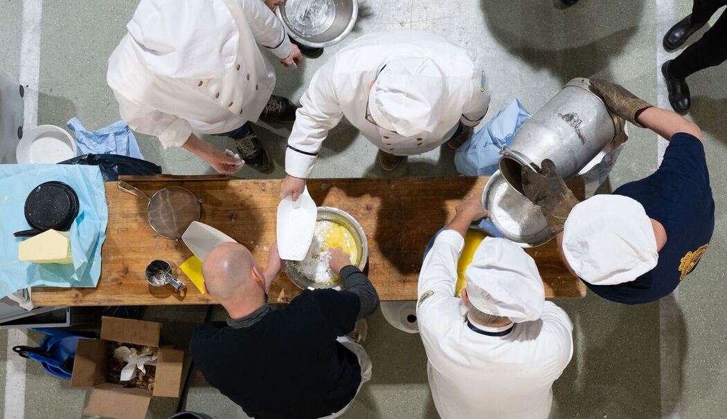 Dresdner Bäcker arbeiten an Riesenstollen für das Stollenfest