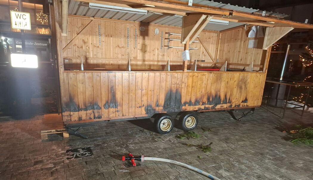 Buden am Christkindlmarkt in Schorndorf angezündet