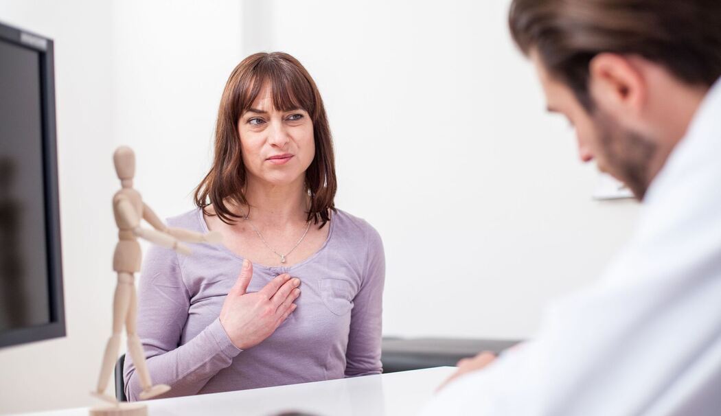 Eine Frau beim Arztbesuch