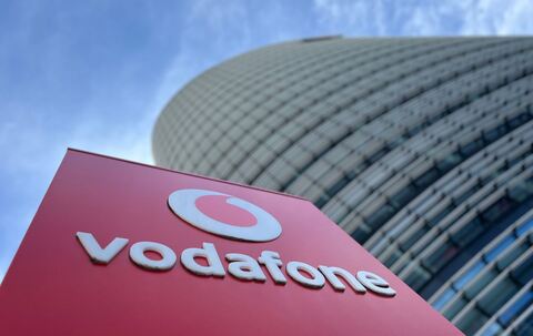 Vodafone-Logo vor Deutschlandzentrale