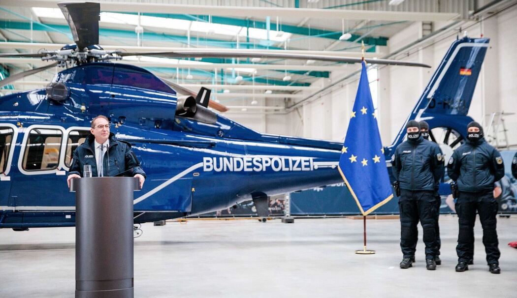 Innenminister Dobrindt stellt Drohnenabwehr in Dienst