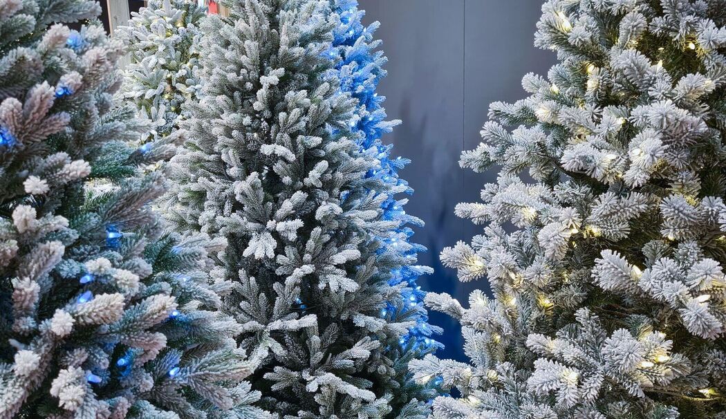 Weihnachtsbäume auf Kunststoff